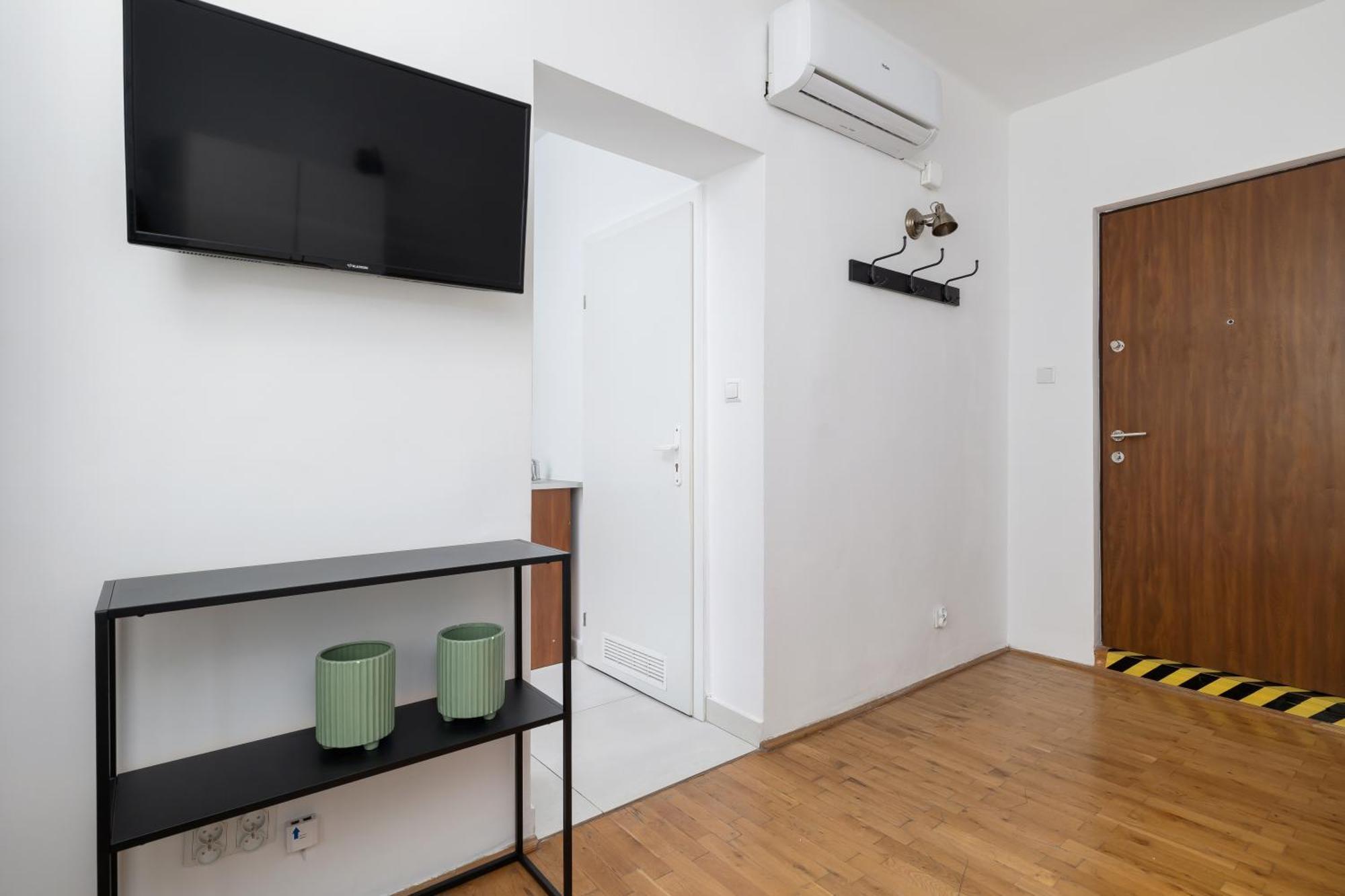 Studio Apartment With Ac - Dluga 65 คราคูฟ ภายนอก รูปภาพ